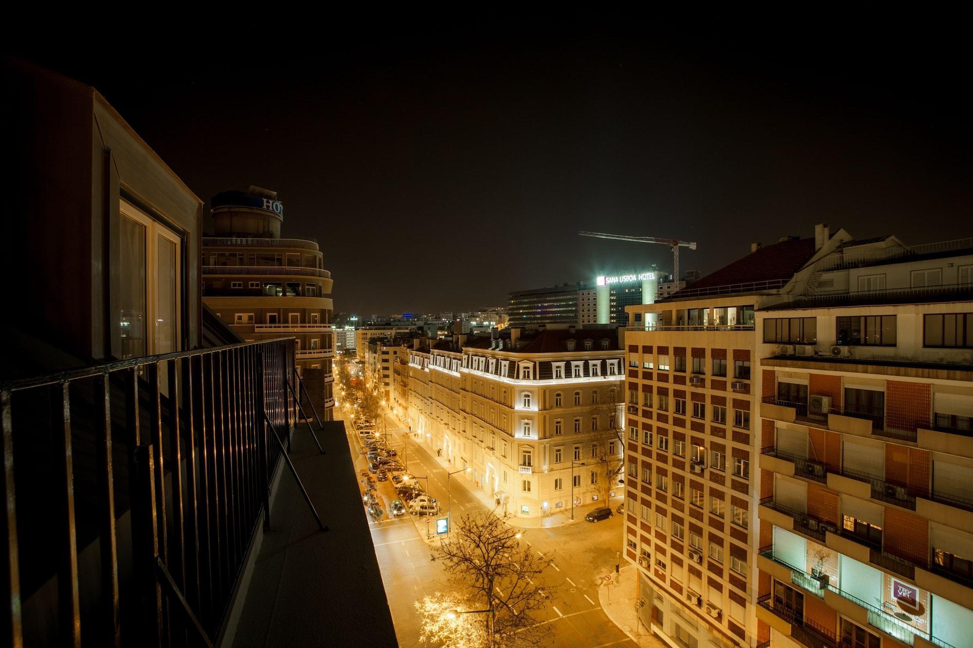 Lx51 & By Iin - Center Gasthuis Lissabon